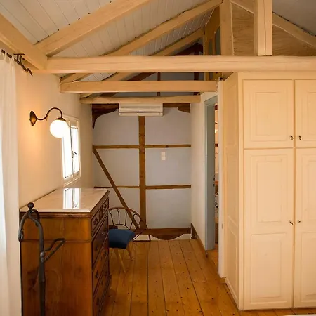 Town Traditional House / Cozy Yard Apartment *