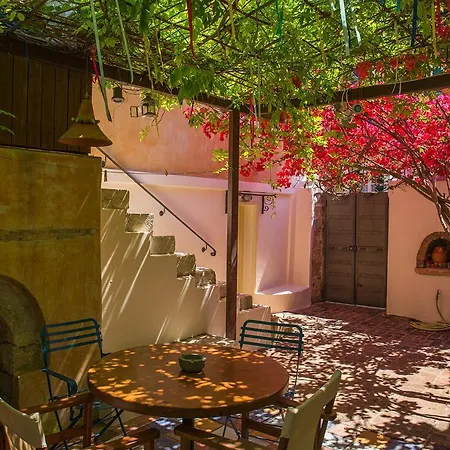 Apartment Town Traditional House / Cozy Yard Lefkada City