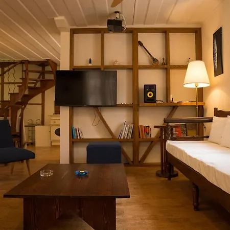 דירה Town Traditional House / Cozy Yard *