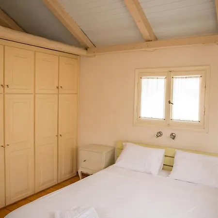 Town Traditional House / Cozy Yard Apartment Lefkada City