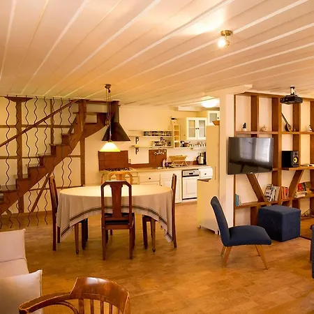 Apartment Town Traditional House / Cozy Yard Lefkada City
