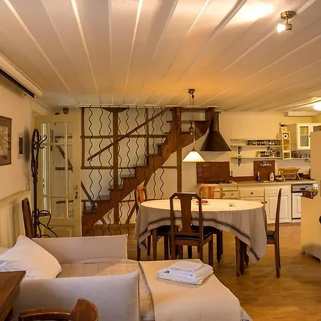 Town Traditional House / Cozy Yard Apartment Lefkada City