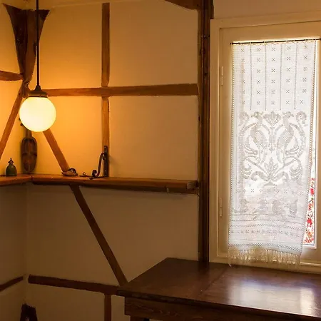 דירה Town Traditional House / Cozy Yard